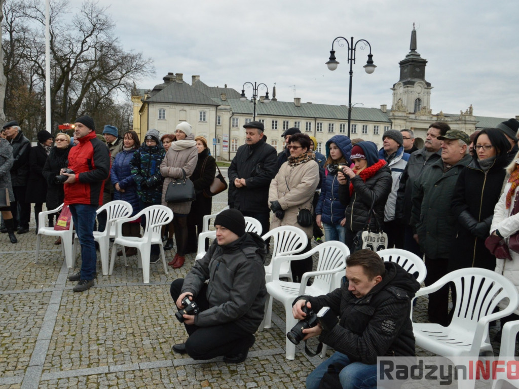 Elżbieta Dzikowska odsłoniła tabliczkę na Skwerze Podróżników