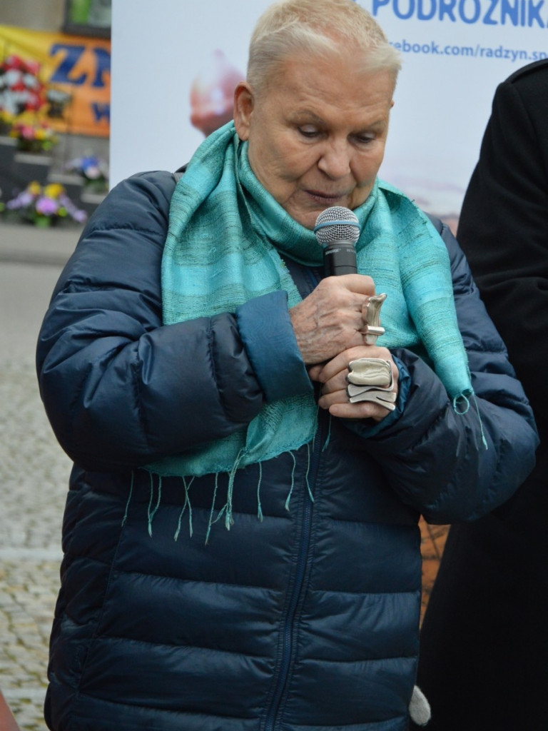 Elżbieta Dzikowska odsłoniła tabliczkę na Skwerze Podróżników