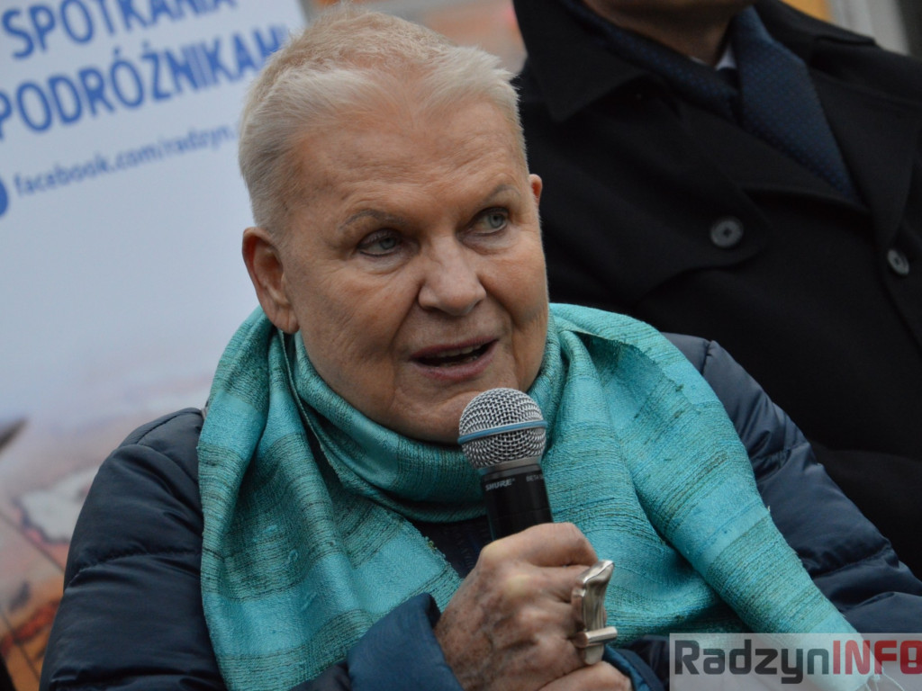Elżbieta Dzikowska odsłoniła tabliczkę na Skwerze Podróżników