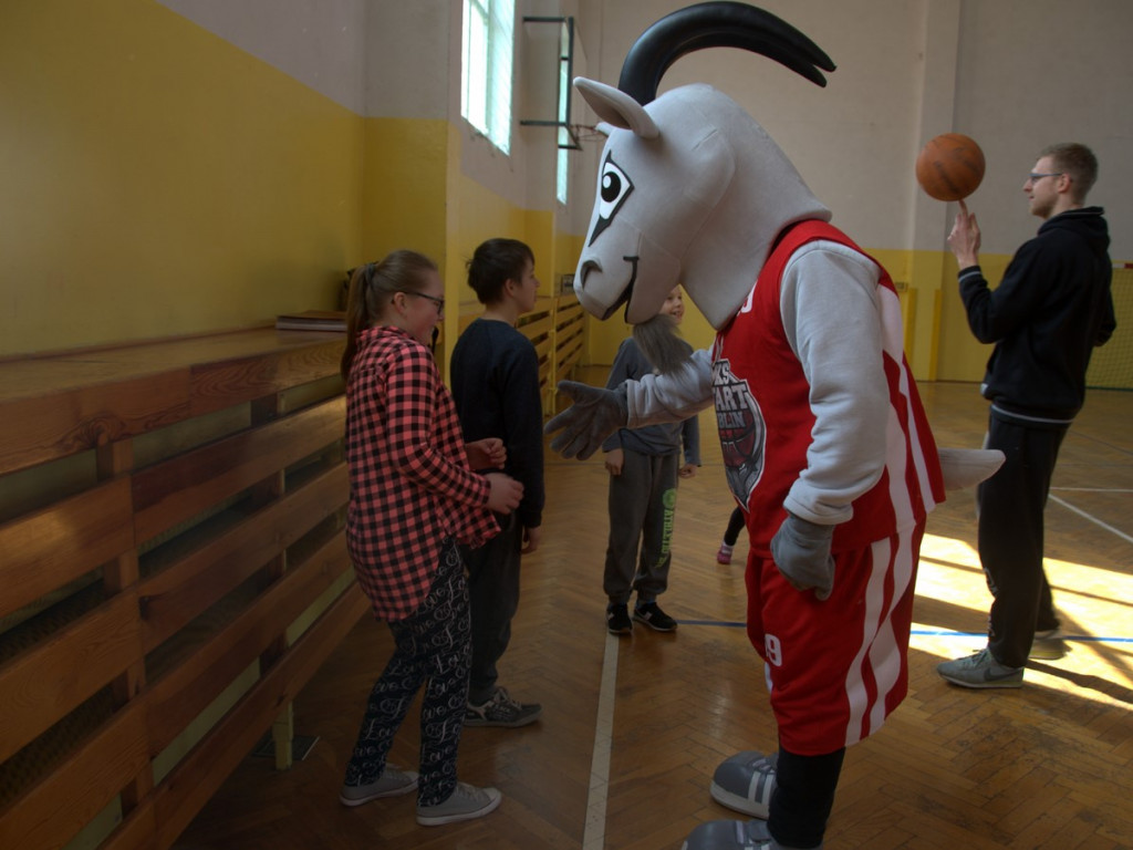 Spotkanie z koszykarzami Startu Lublin w Zespole Szkół w Białce