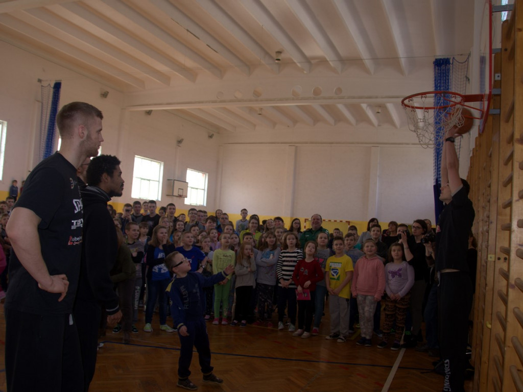 Spotkanie z koszykarzami Startu Lublin w Zespole Szkół w Białce