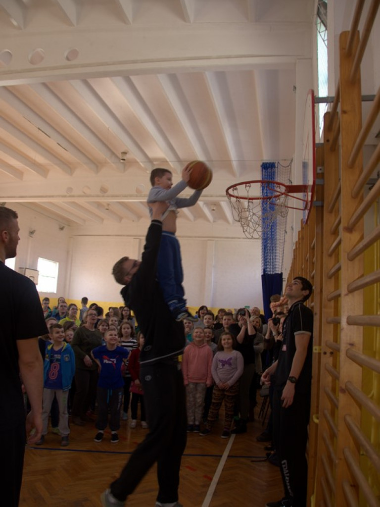Spotkanie z koszykarzami Startu Lublin w Zespole Szkół w Białce