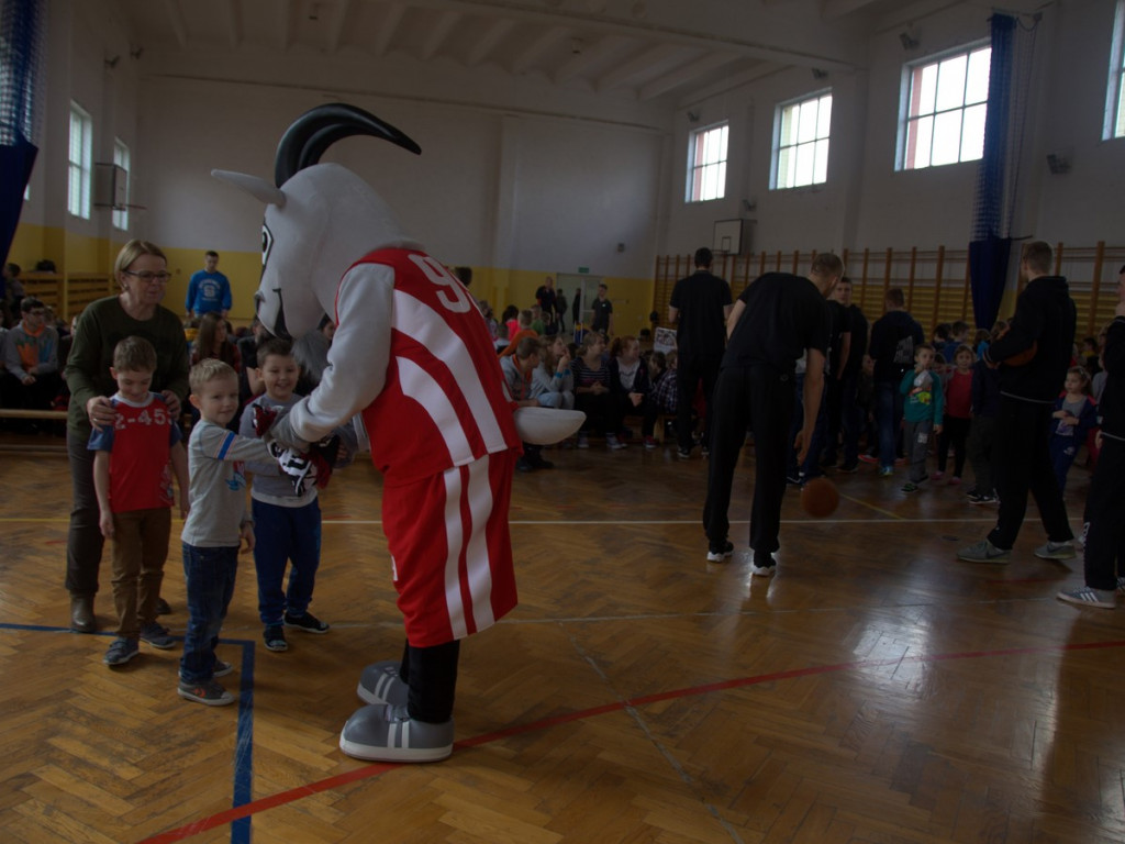 Spotkanie z koszykarzami Startu Lublin w Zespole Szkół w Białce