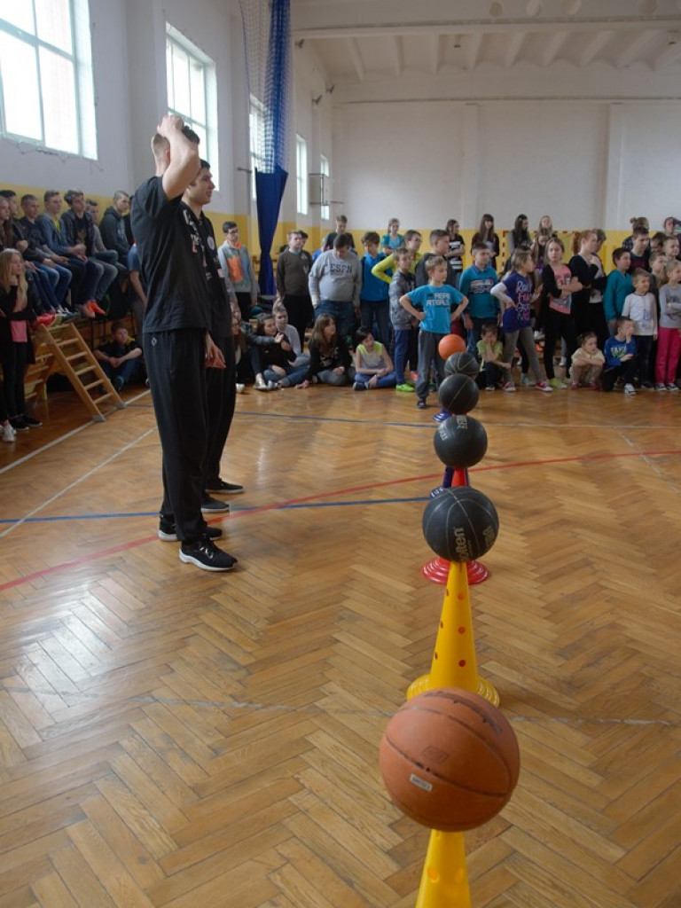 Spotkanie z koszykarzami Startu Lublin w Zespole Szkół w Białce