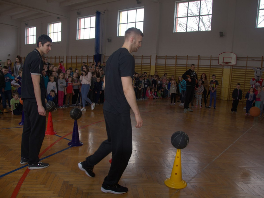Spotkanie z koszykarzami Startu Lublin w Zespole Szkół w Białce