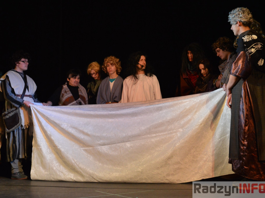 Misterium Wielkanocne w wykonaniu teatru Hokus-Pokus