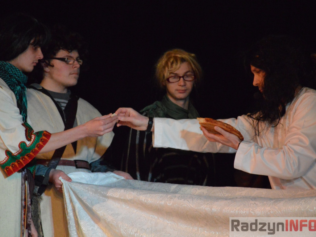 Misterium Wielkanocne w wykonaniu teatru Hokus-Pokus