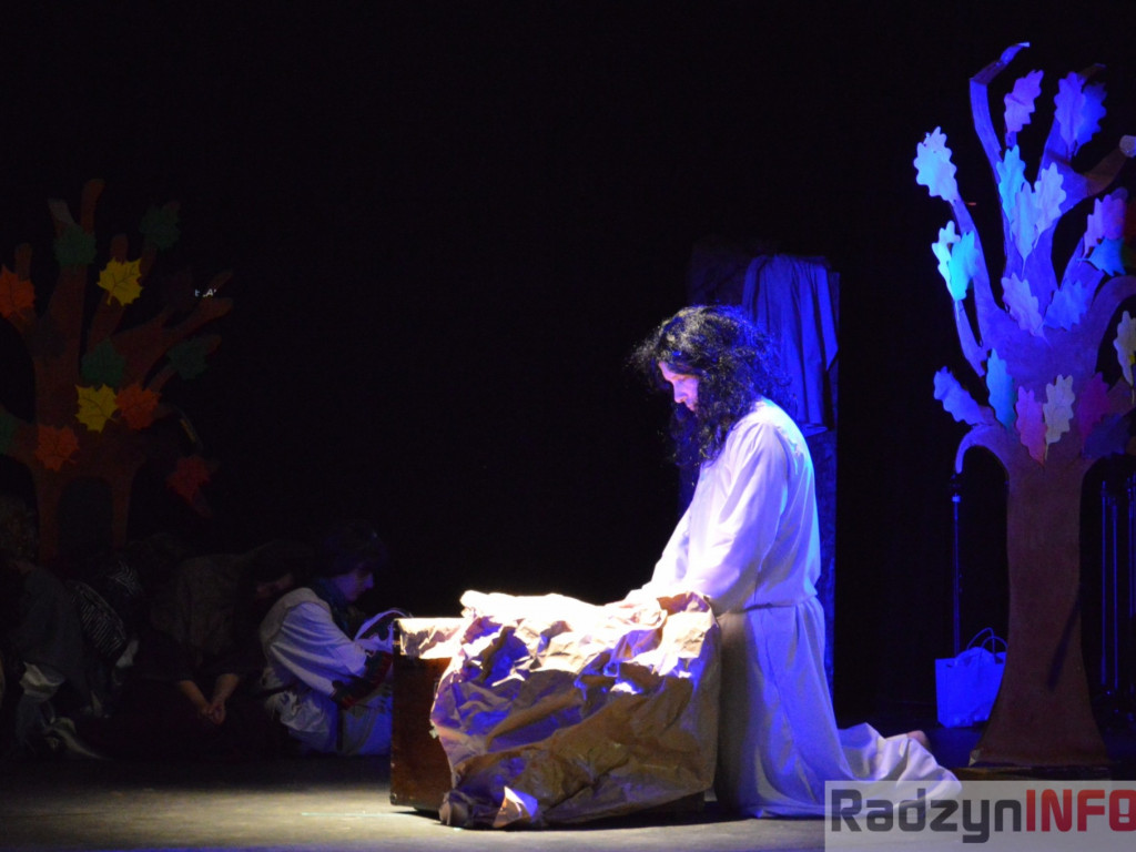 Misterium Wielkanocne w wykonaniu teatru Hokus-Pokus