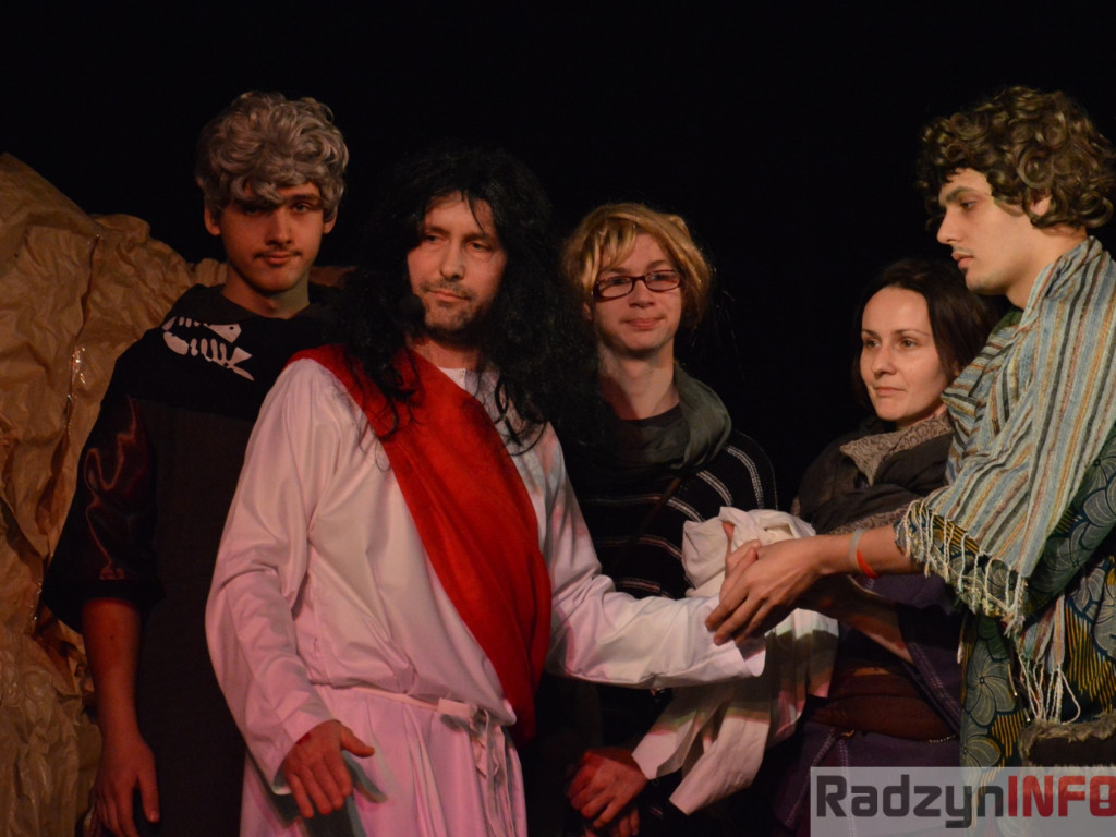 Misterium Wielkanocne w wykonaniu teatru Hokus-Pokus