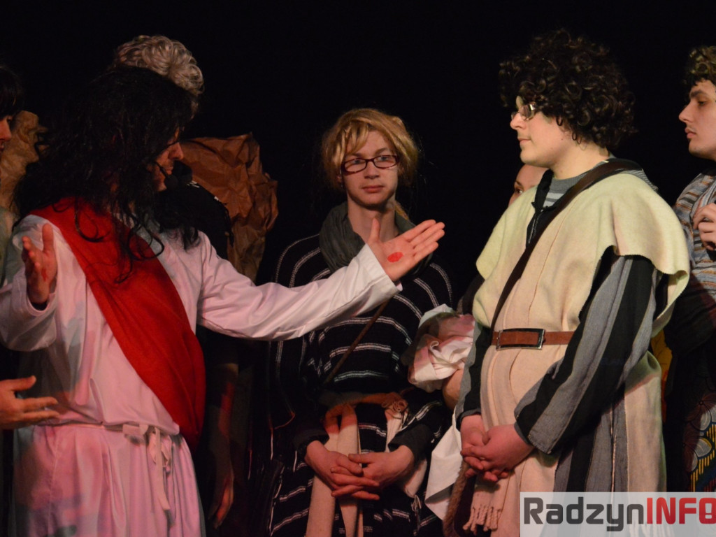 Misterium Wielkanocne w wykonaniu teatru Hokus-Pokus