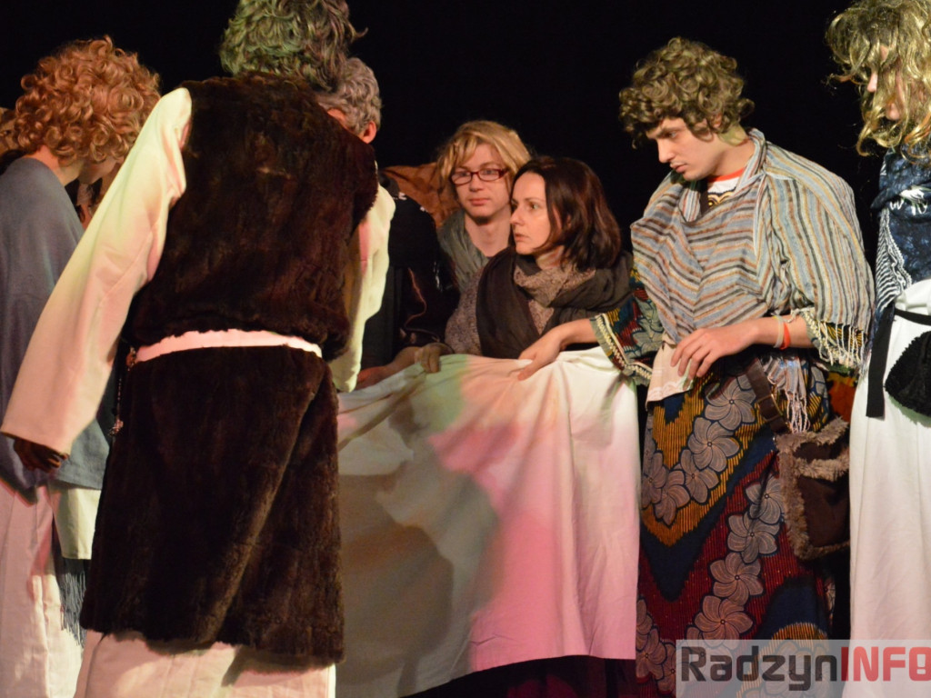 Misterium Wielkanocne w wykonaniu teatru Hokus-Pokus