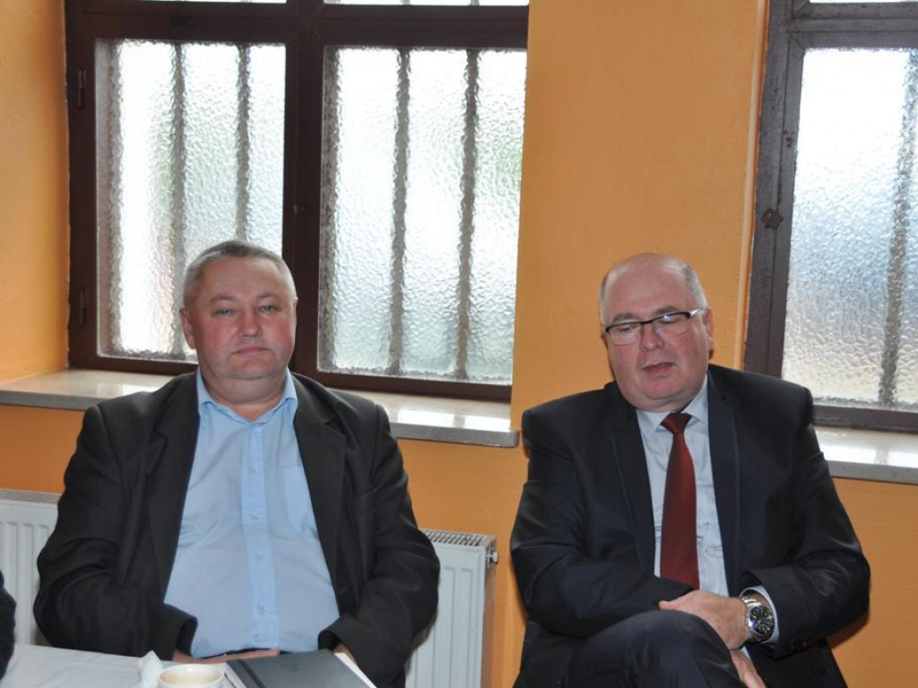 Spotkanie księży  z władzami samorządowymi i służbami