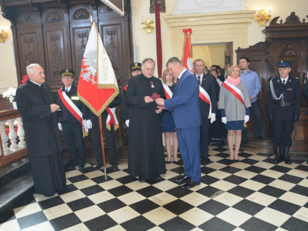 Ksiądz Andrzej Kieliszek, odznaczony Srebrnym Krzyżem Zasługi