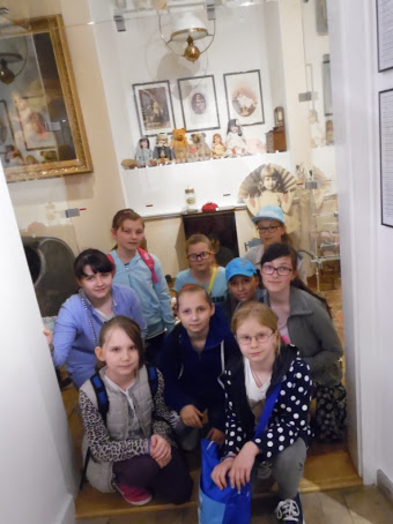 Uczniowie ze SP w Tchórzewie na wycieczce w Kozłówce