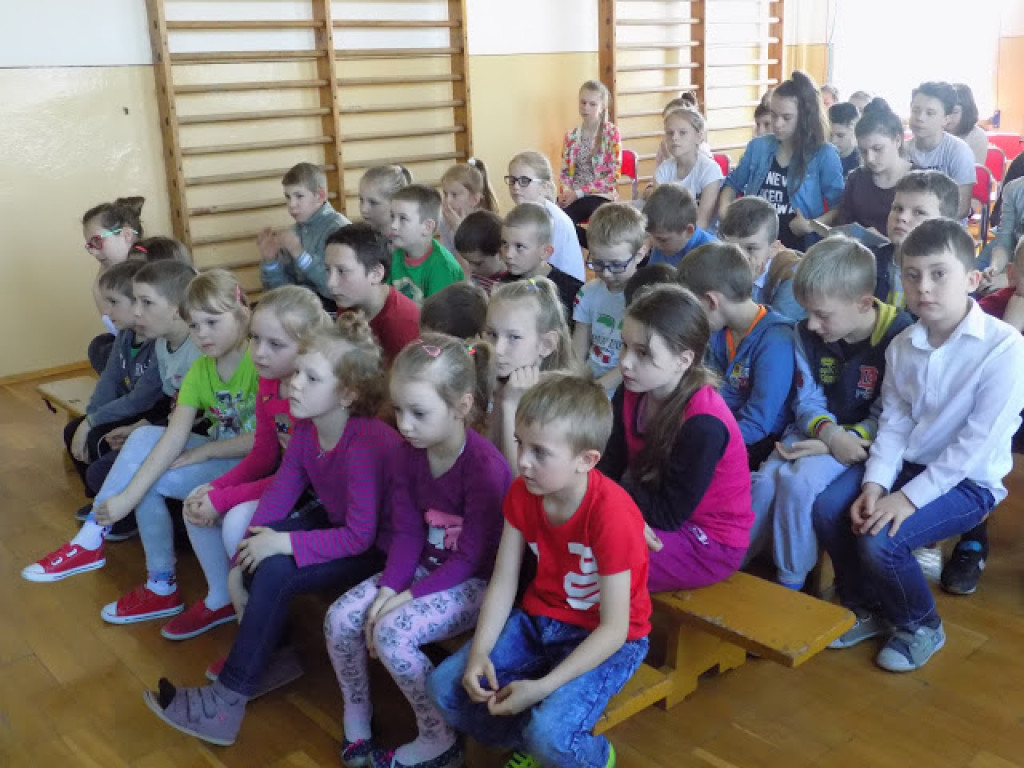 W Szkole Podstawowej w  Zakrzewie czytali Sienkiewicza