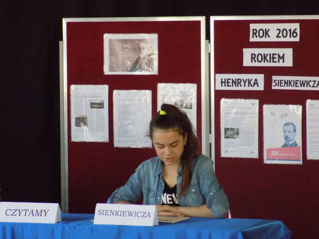 W Szkole Podstawowej w  Zakrzewie czytali Sienkiewicza