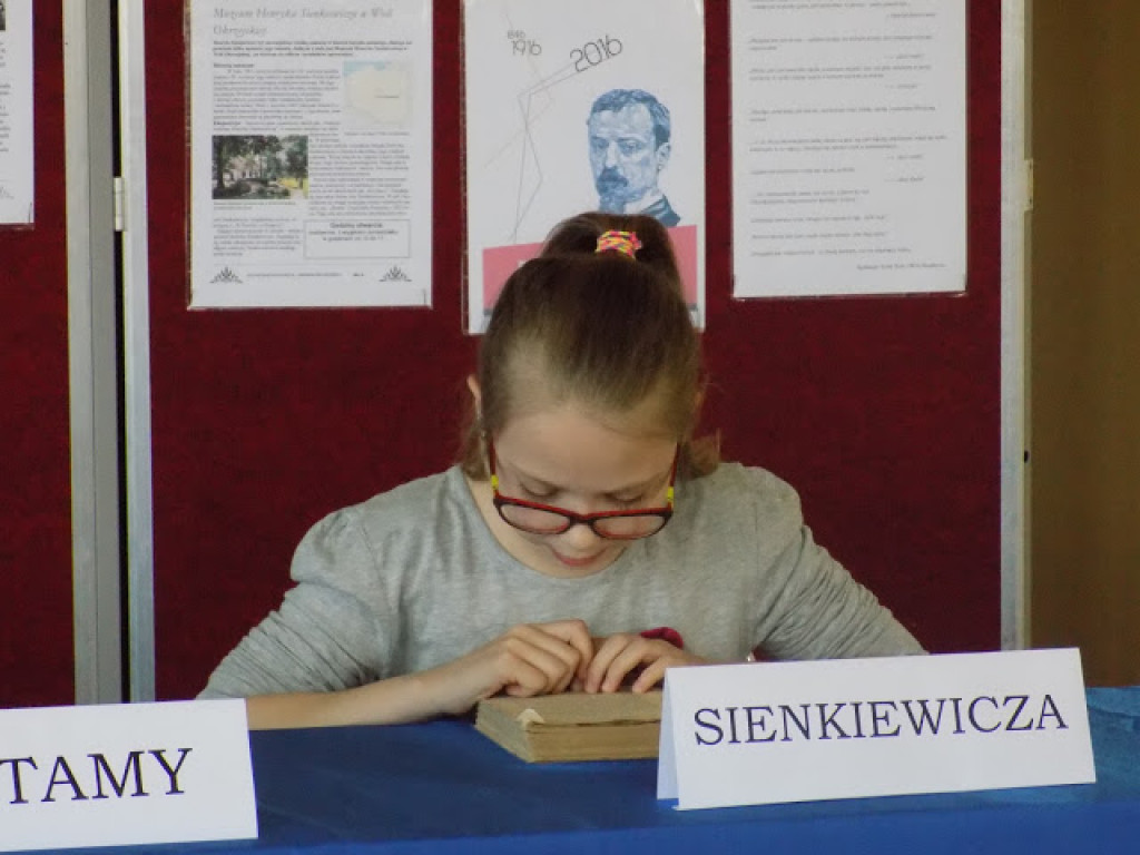 W Szkole Podstawowej w  Zakrzewie czytali Sienkiewicza