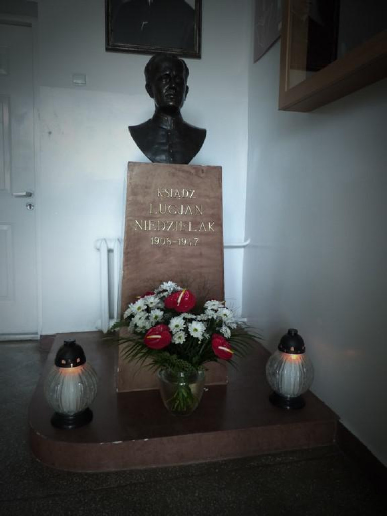 Dzień Patrona, ks. Lucjana Niedzielaka w Zespole Oświatowym w Polskowoli