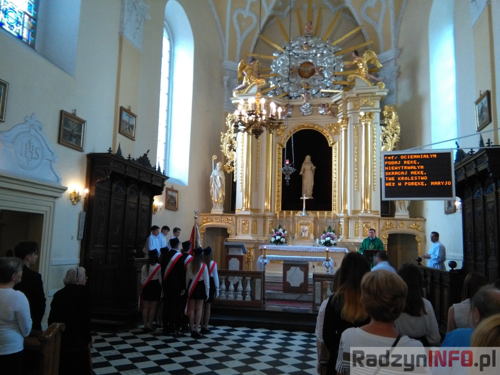 Rocznica nadania Gimnazjum Nr 1 imienia Orląt oraz liryczny pokłon matkom