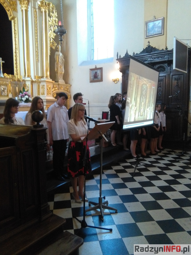 Rocznica nadania Gimnazjum Nr 1 imienia Orląt oraz liryczny pokłon matkom