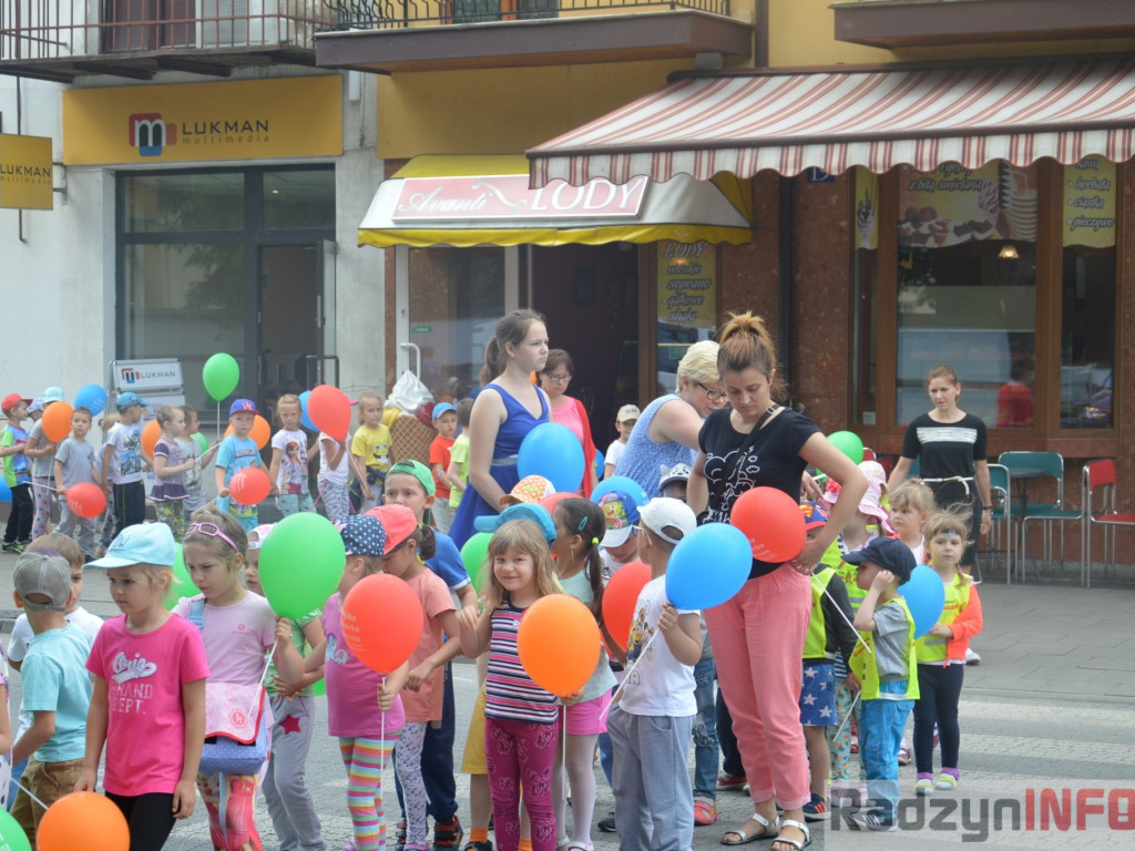 Radzyniacy czytali bajki i wiersze dzieciom