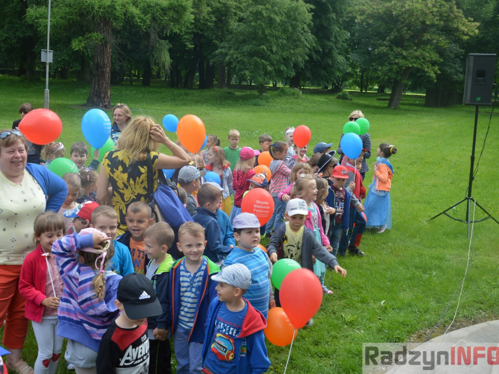 Radzyniacy czytali bajki i wiersze dzieciom