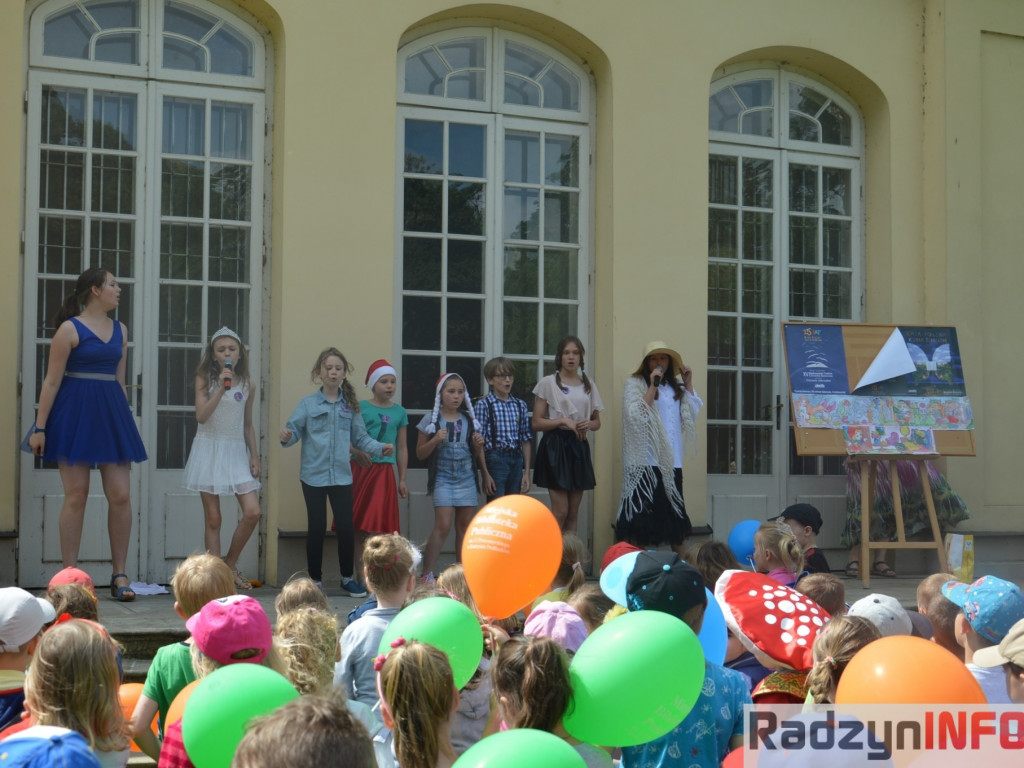 Radzyniacy czytali bajki i wiersze dzieciom