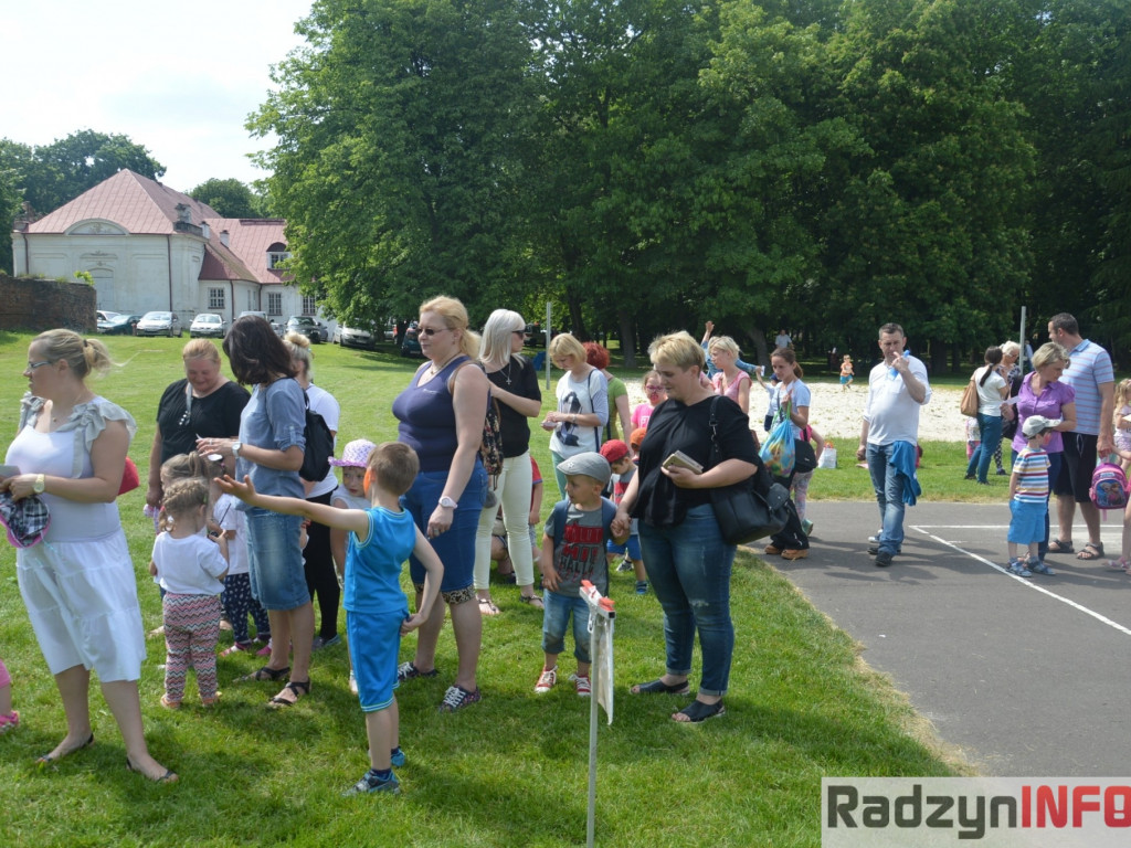 Przedszkolaki bawiły się na świeżym powietrzu
