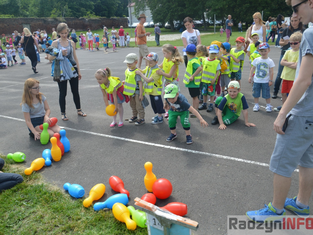 Przedszkolaki bawiły się na świeżym powietrzu
