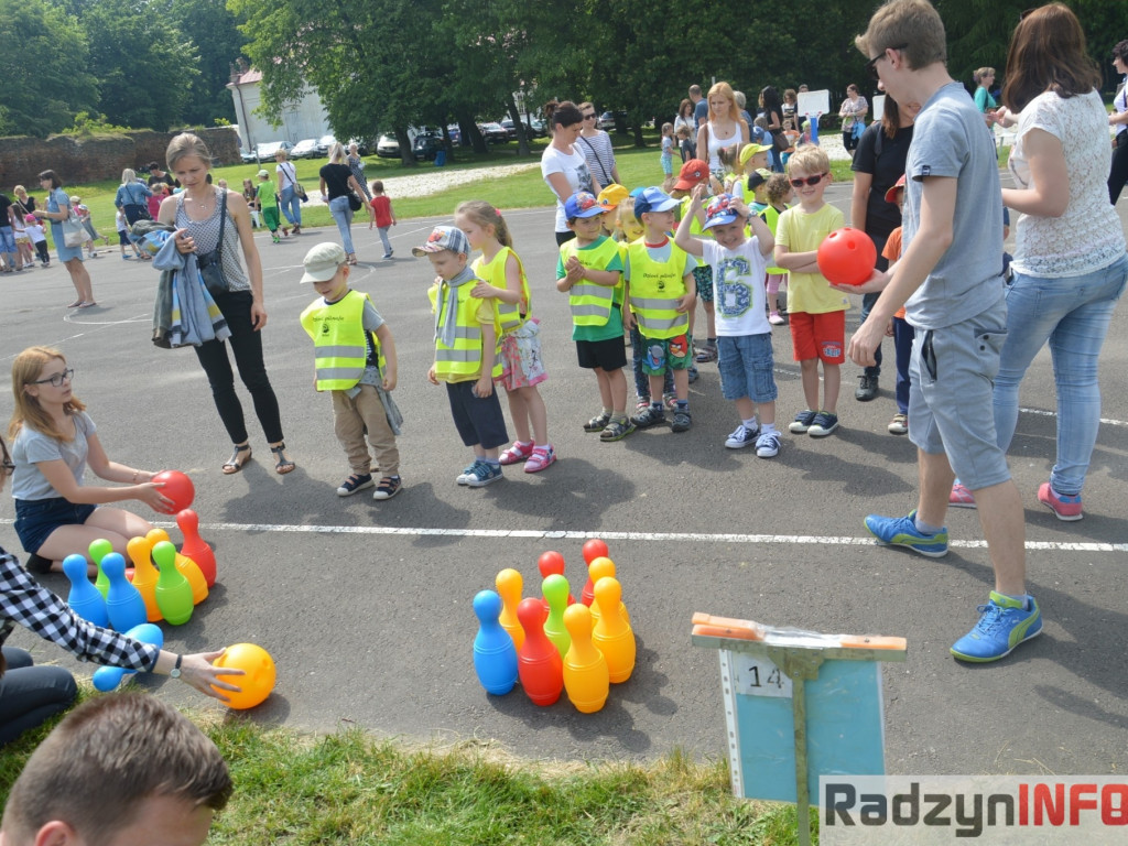 Przedszkolaki bawiły się na świeżym powietrzu