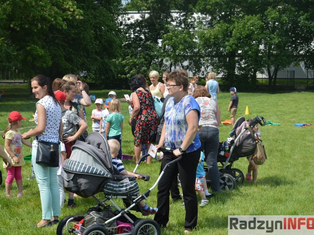 Przedszkolaki bawiły się na świeżym powietrzu