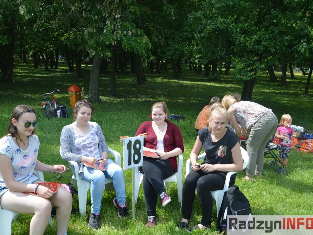 Przedszkolaki bawiły się na świeżym powietrzu