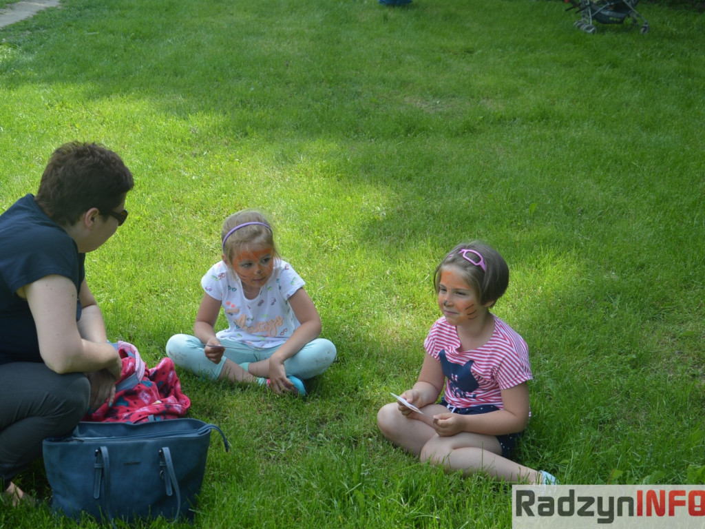 Przedszkolaki bawiły się na świeżym powietrzu