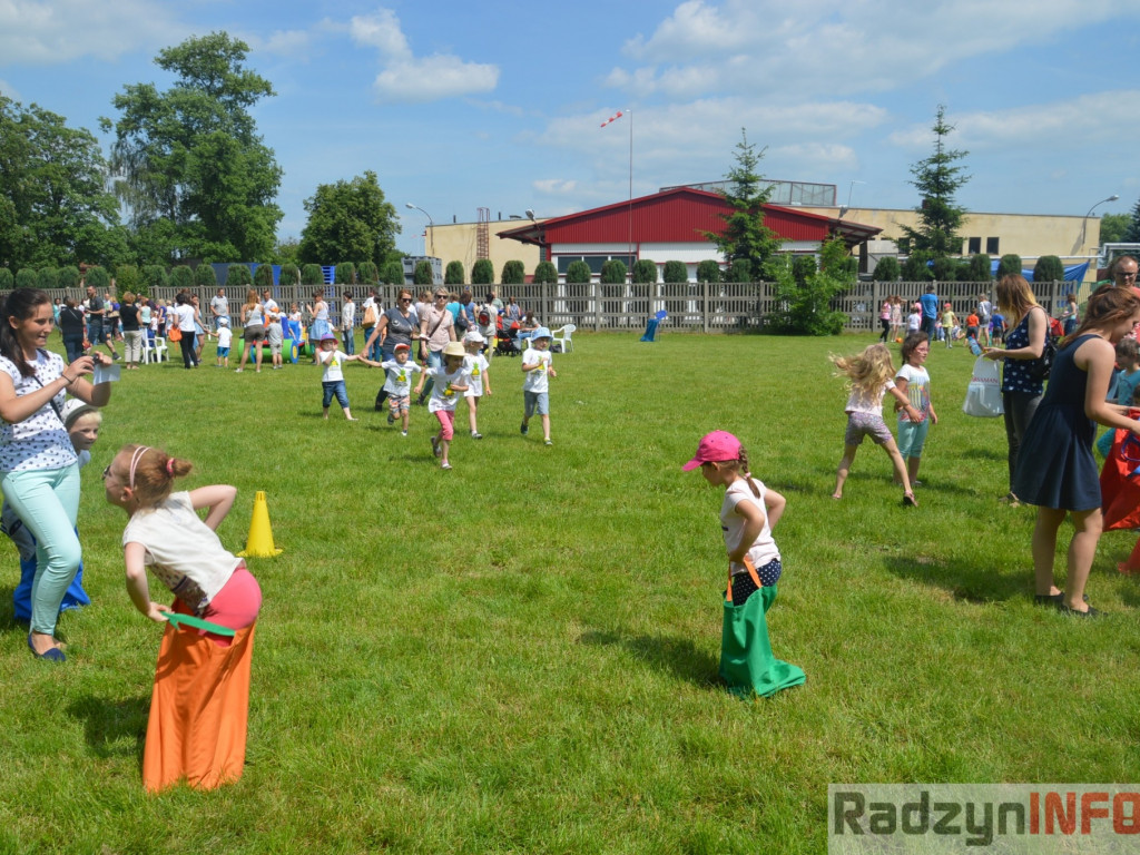 Przedszkolaki bawiły się na świeżym powietrzu
