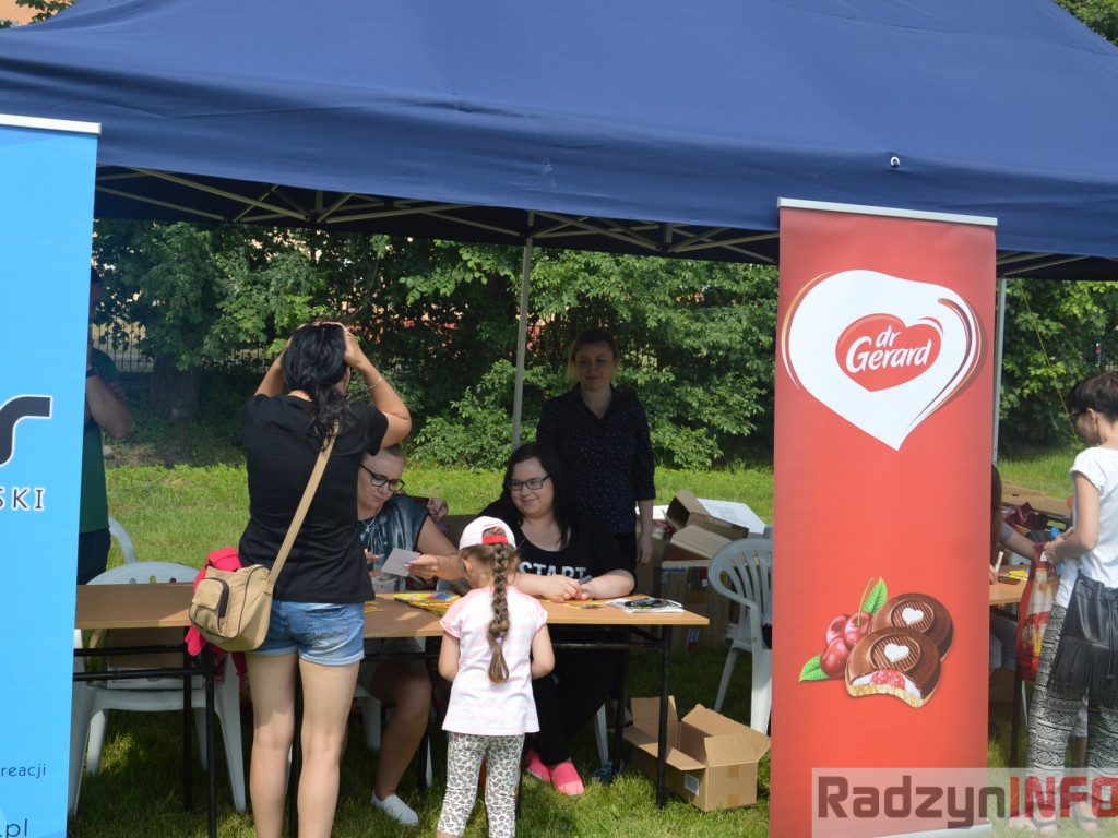 Przedszkolaki bawiły się na świeżym powietrzu