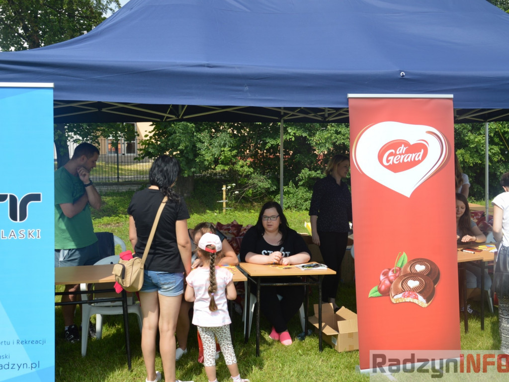 Przedszkolaki bawiły się na świeżym powietrzu