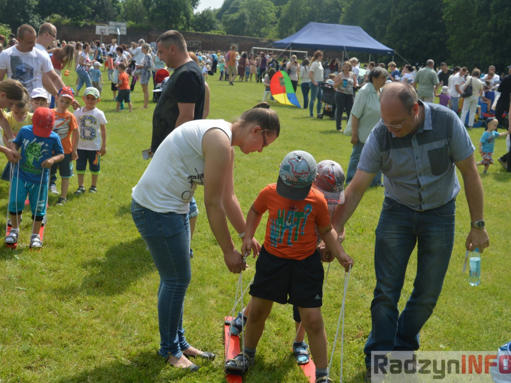 Przedszkolaki bawiły się na świeżym powietrzu