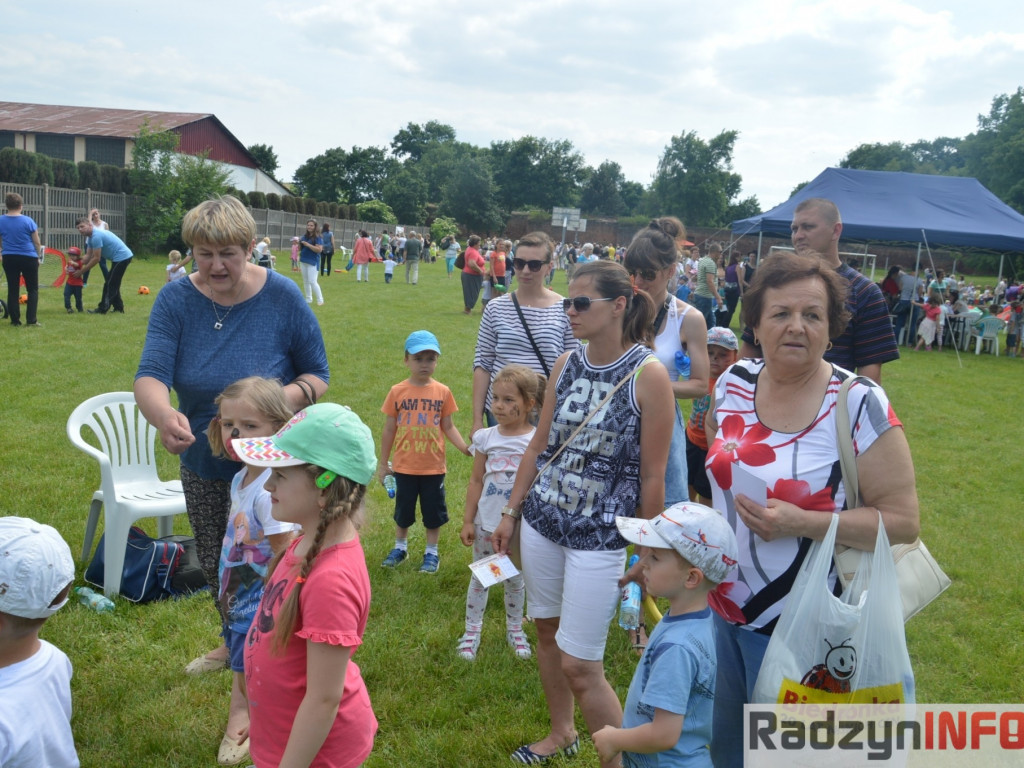 Przedszkolaki bawiły się na świeżym powietrzu