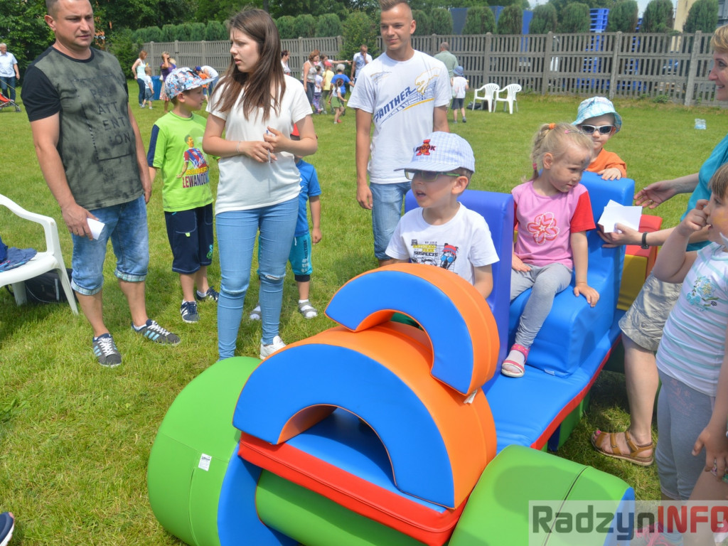 Przedszkolaki bawiły się na świeżym powietrzu