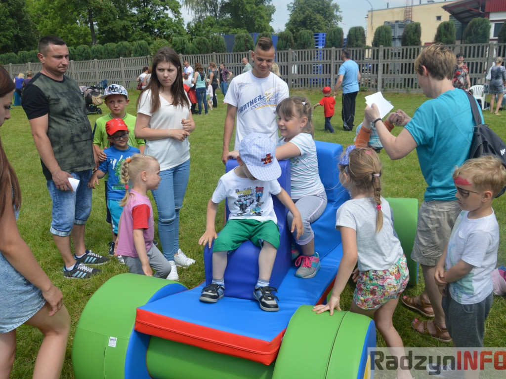 Przedszkolaki bawiły się na świeżym powietrzu