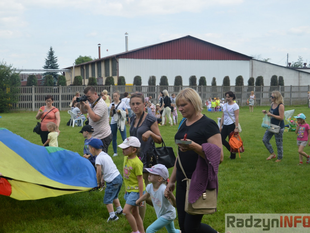 Przedszkolaki bawiły się na świeżym powietrzu