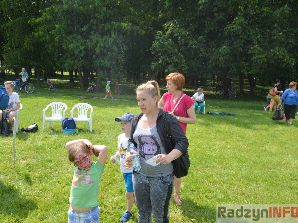 Przedszkolaki bawiły się na świeżym powietrzu