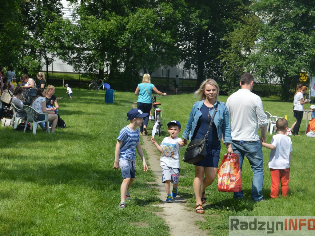 Przedszkolaki bawiły się na świeżym powietrzu