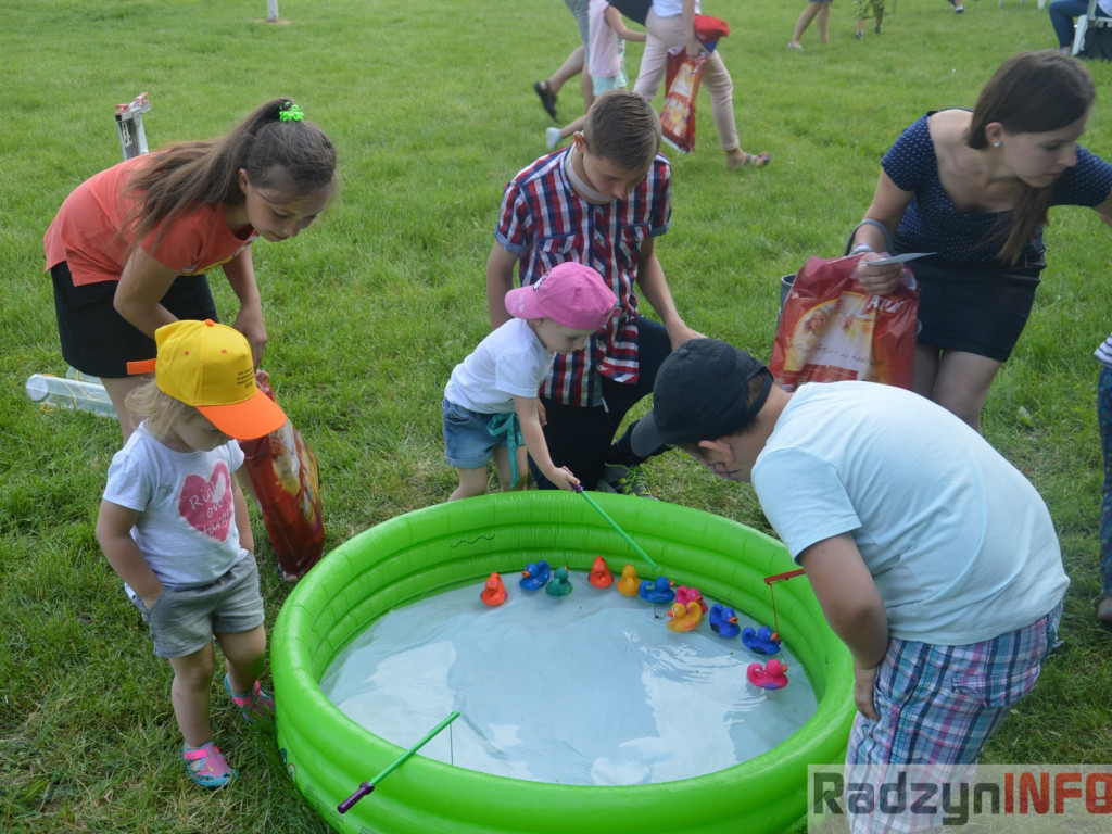 Przedszkolaki bawiły się na świeżym powietrzu
