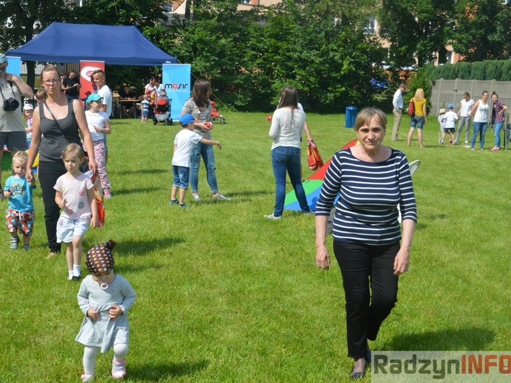 Przedszkolaki bawiły się na świeżym powietrzu