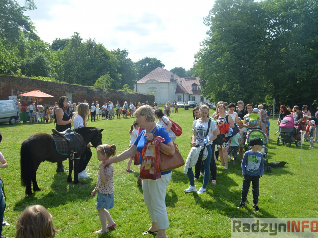 Przedszkolaki bawiły się na świeżym powietrzu