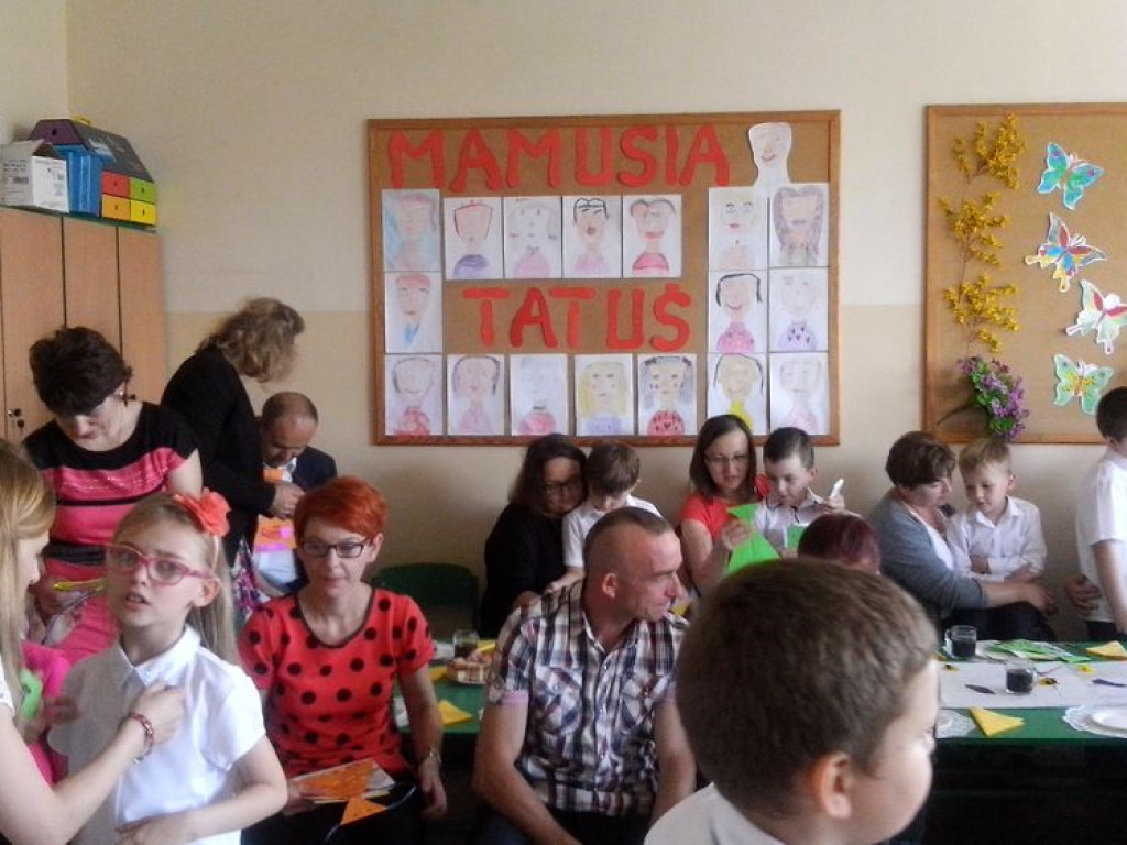 Uczniowie Szkoły Podstawowej w Borkach dla rodziców