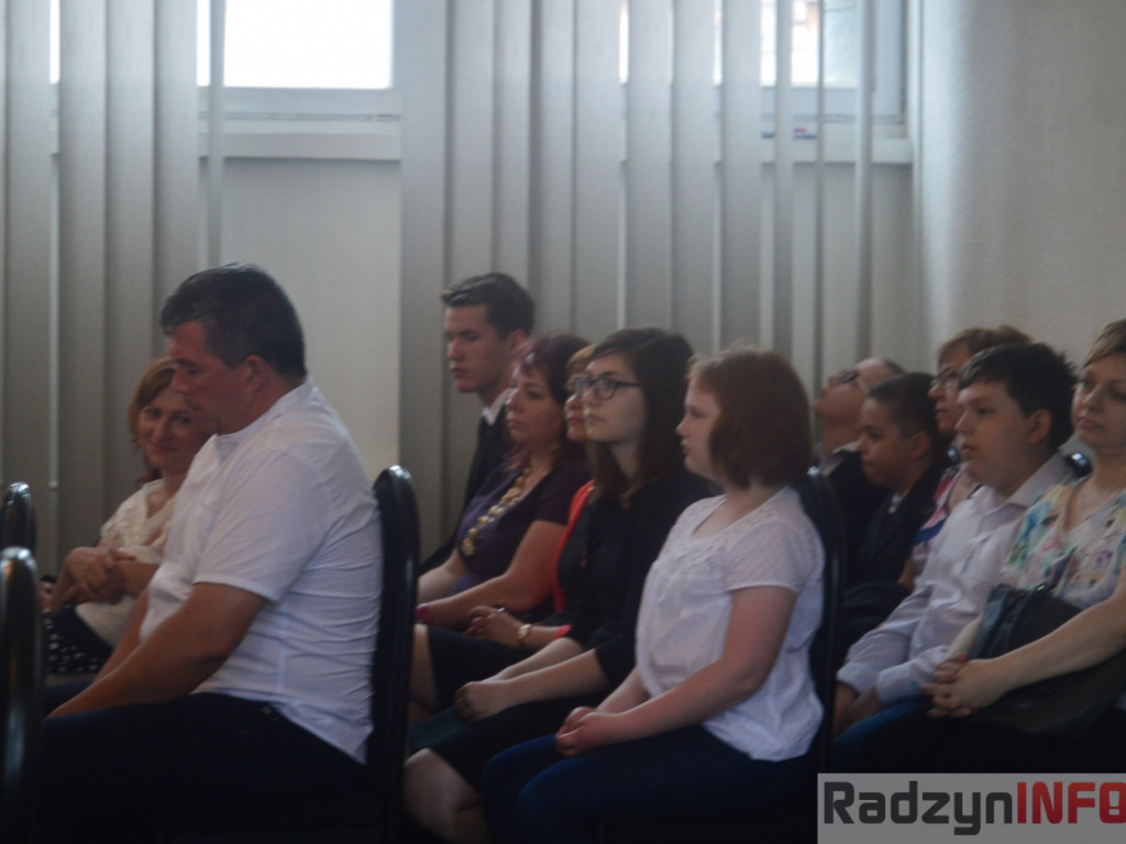Na Radzie Miasta wyróżniono najlepszych uczniów