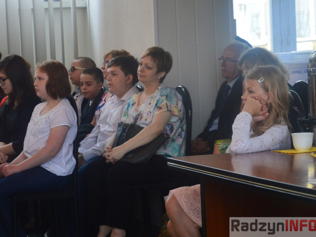 Na Radzie Miasta wyróżniono najlepszych uczniów
