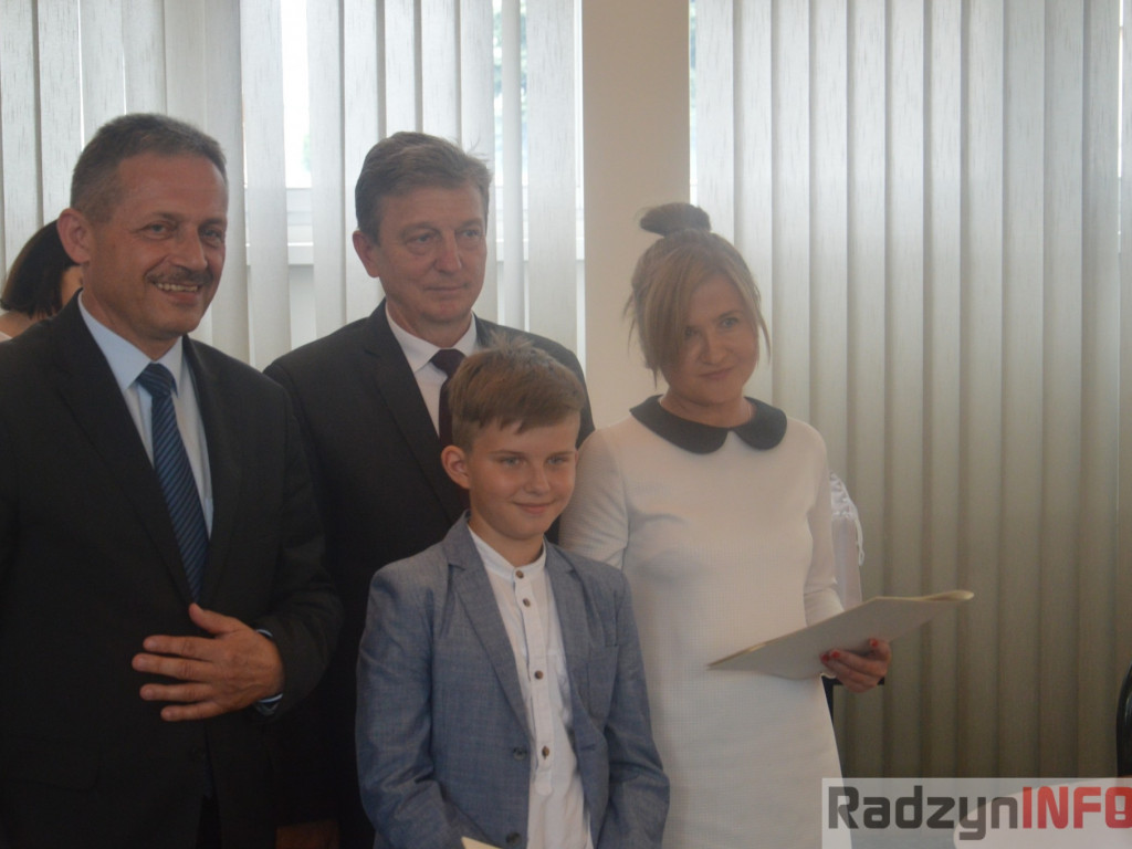 Na Radzie Miasta wyróżniono najlepszych uczniów